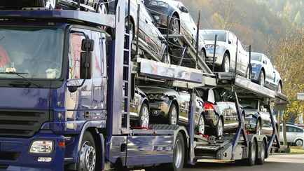 Дилеры потребовали выровнять условия ввоза автомобилей для юрлиц с простыми белорусами: «Теряем рынок»