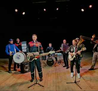 Мужчины БелЖД так поздравили с 8 марта, что стали звёздами TikTok