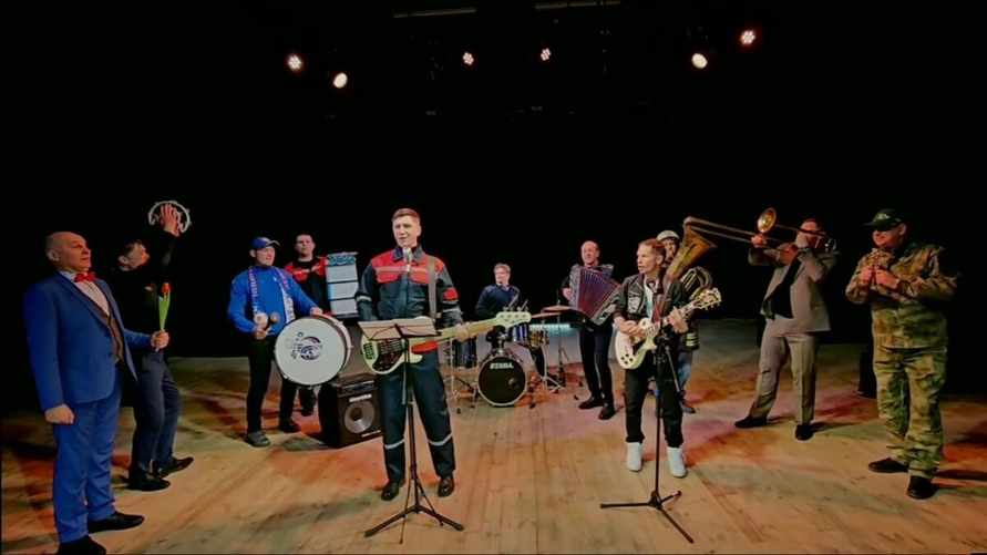 Мужчины БелЖД так поздравили с 8 марта, что стали звёздами TikTok