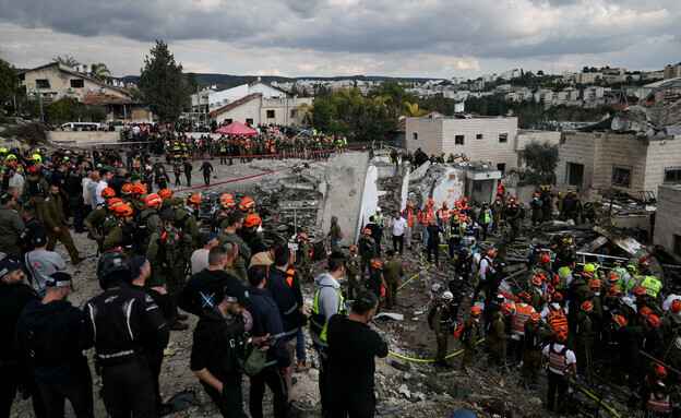 Иранская баллистическая ракета ударила по жилому дому в Израиле - 9 человек погибли