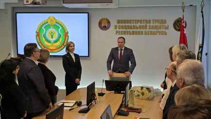 Минтруда отправит чиновников две недели ходить по домам шести категорий белорусов