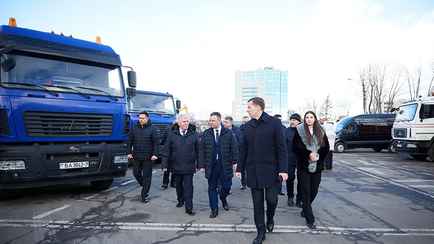 В мэрии Минска отказались от краски на дорогах. Вот чем теперь наносят разметку