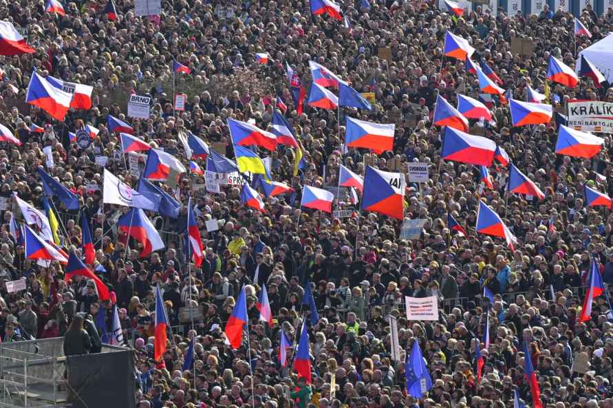 В Чехии сотни тысяч вышли на демонстрацию против правительства