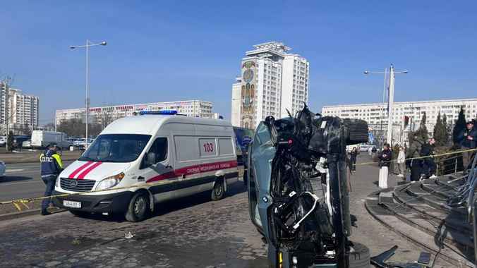 В Минске кроссовер вылетел на тротуар и сбил подростка