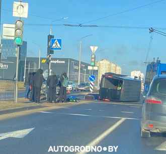 В Гродно перевернулся катафалк – гроб выпал прямо на дорогу