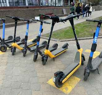 Минские власти запретили оставлять кикшеринговые самокаты где угодно