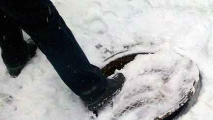 Пенсионерка в Червене упала в открытый люк и погибла