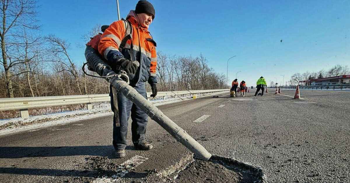Минтранс назвал точную дату, когда отремонтируют все дороги в Беларуси после зимы