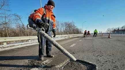 Минтранс назвал точную дату, когда отремонтируют все дороги в Беларуси после зимы