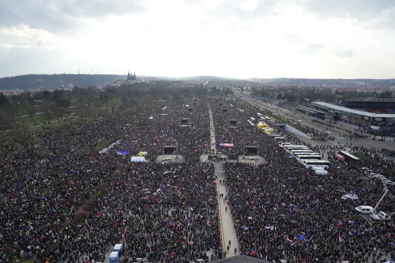 В Чехии сотни тысяч вышли на демонстрацию против правительства