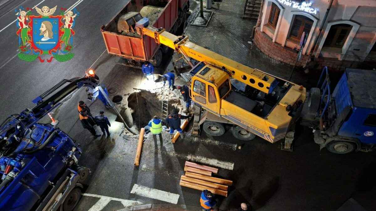 В центре Витебска на перекрёстке провалился асфальт