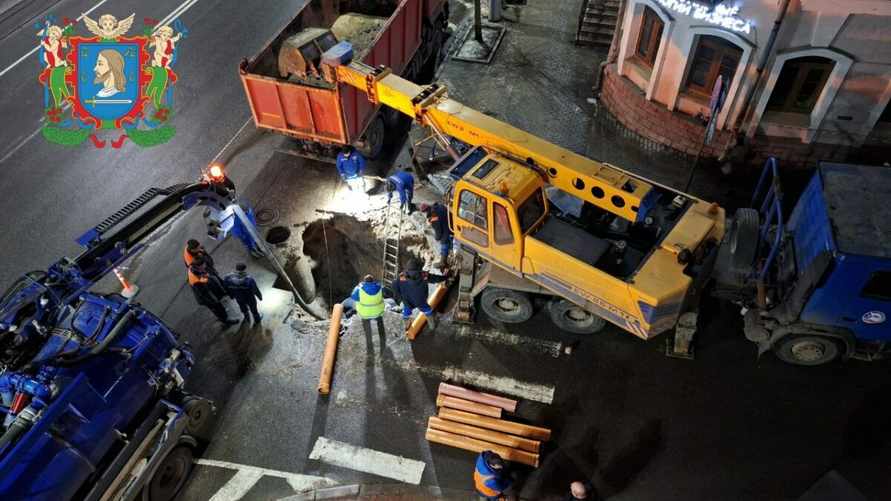 В центре Витебска на перекрёстке провалился асфальт