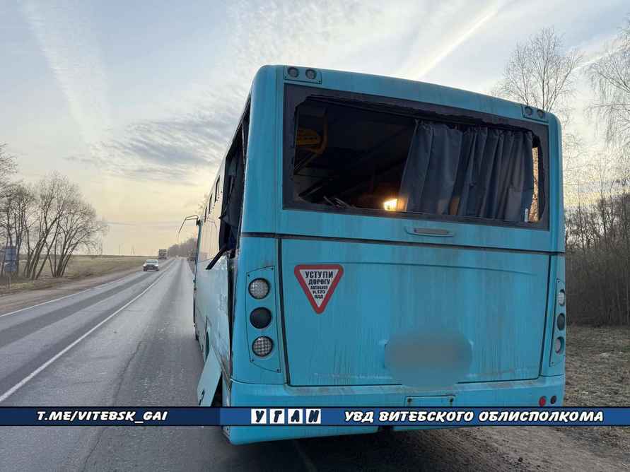 Под Витебском фура столкнулась с автобусом – трое пассажиров пострадали
