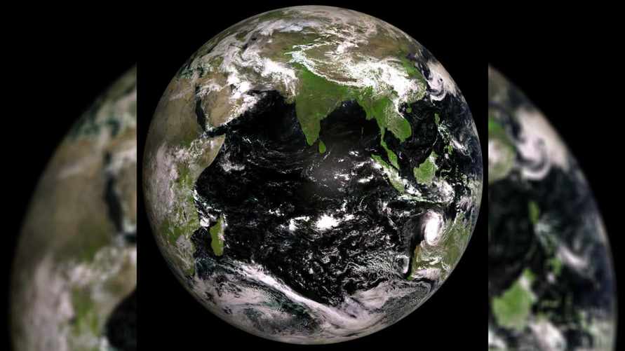 Новый российский спутник передал первые снимки Земли. Почему совсем не голубая?