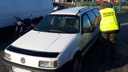 Польские пограничники устроили «техосмотр» белорусских авто. Кого «могут развернуть»?