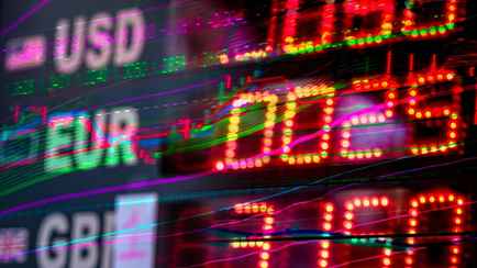 Когда курс доллара волнует всех: чем обмен валюты отличается от торговли на форекс
