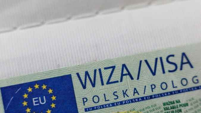 Сотням белорусов выдали фальшивые визы в Польшу