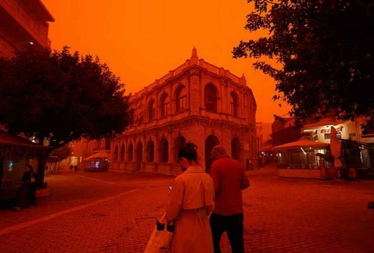 Крит накрыла красная песчаная мгла
