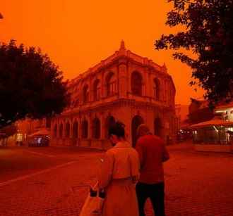 Крит накрыла красная песчаная мгла