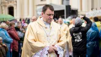 Архиепископ Станевский поздравил белорусов с Пасхой