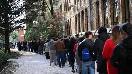 Правящая партия Венгрии пожаловалась на административный ресурс оппозиции