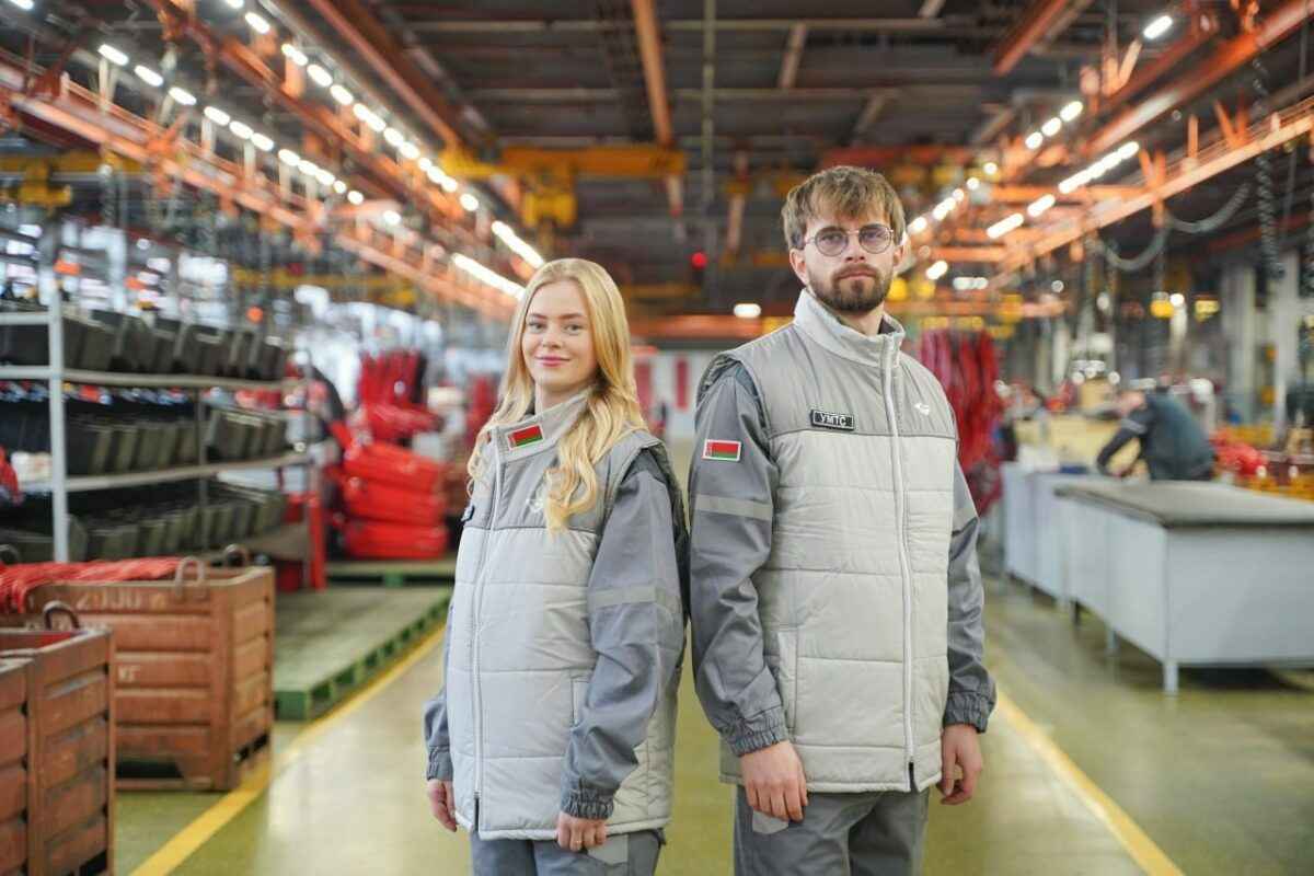 МТЗ предложил белорусам ходить в его спецодежде