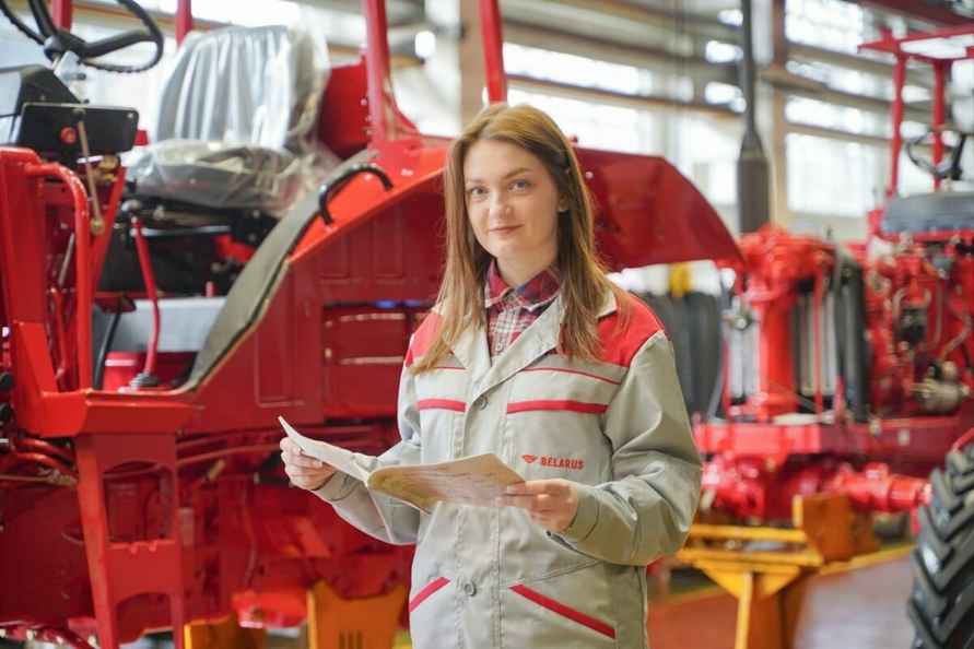 МТЗ предложил белорусам ходить в его спецодежде