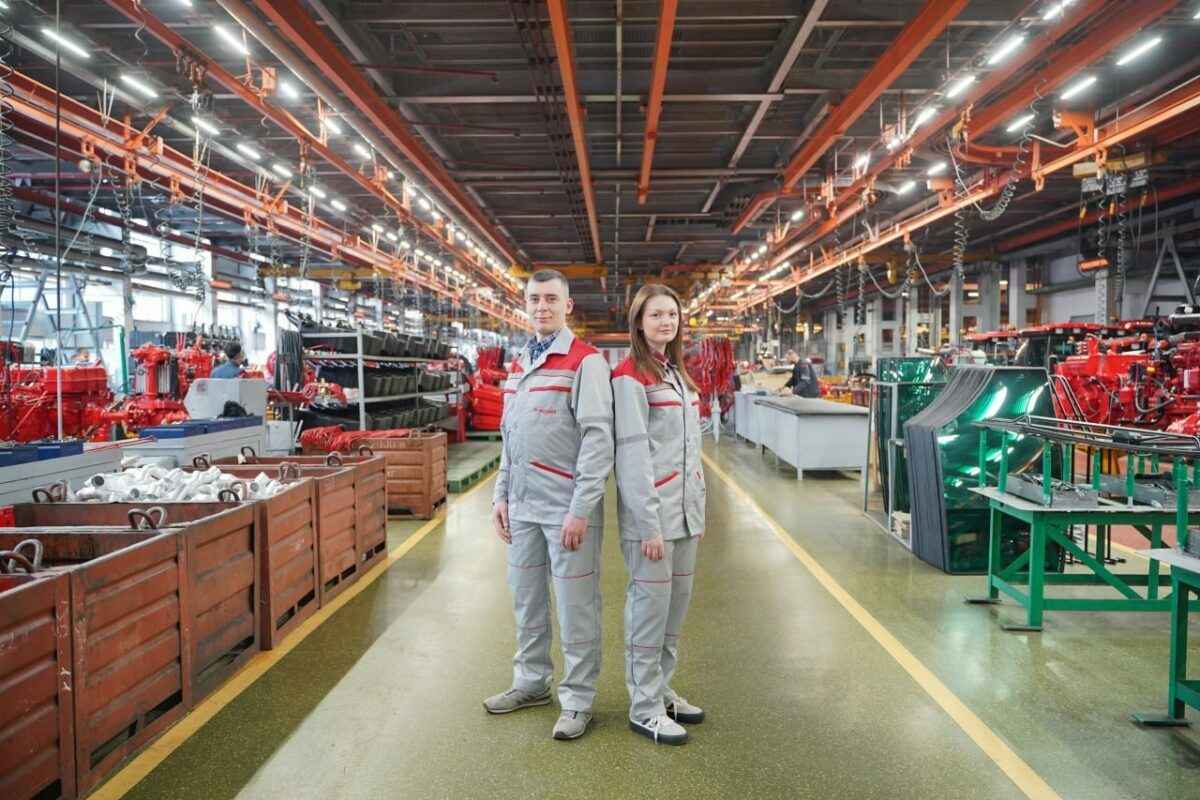 МТЗ предложил белорусам ходить в его спецодежде