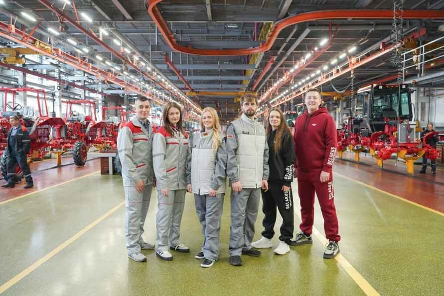 МТЗ предложил белорусам ходить в его спецодежде