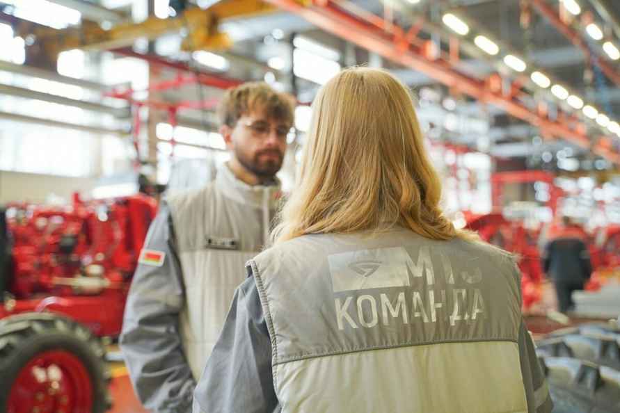 МТЗ предложил белорусам ходить в его спецодежде
