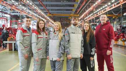 МТЗ предложил белорусам ходить в его спецодежде