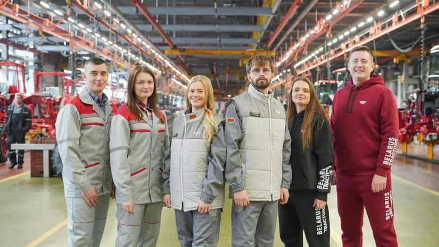 МТЗ предложил белорусам ходить в его спецодежде