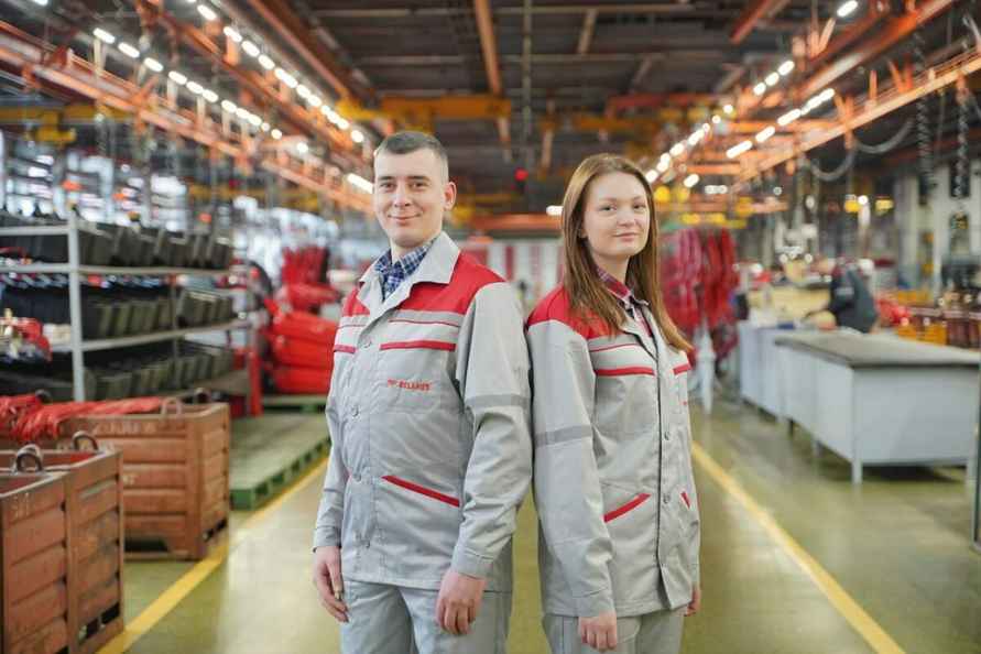 МТЗ предложил белорусам ходить в его спецодежде