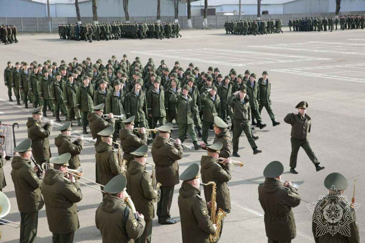 Лукашенко рассказал, откуда в Беларуси возьмутся 500 000 военных на случай войны