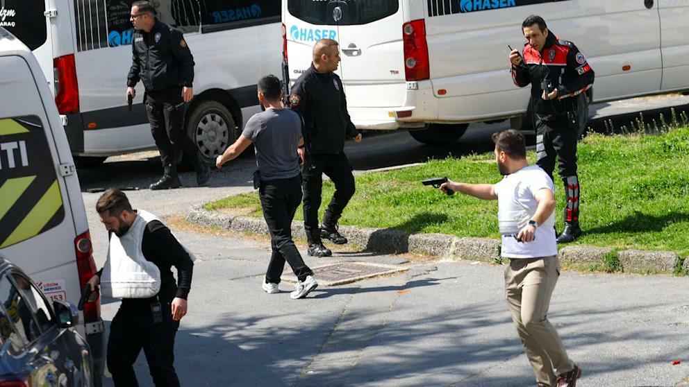 В Стамбуле неизвестные начали стрельбу у посольства Израиля