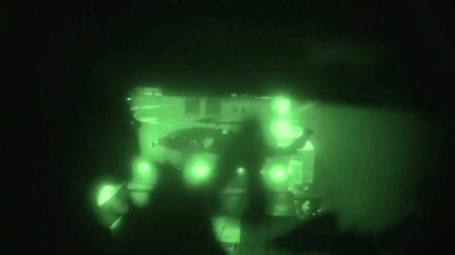 Американские военные взяли на абордаж иранское судно