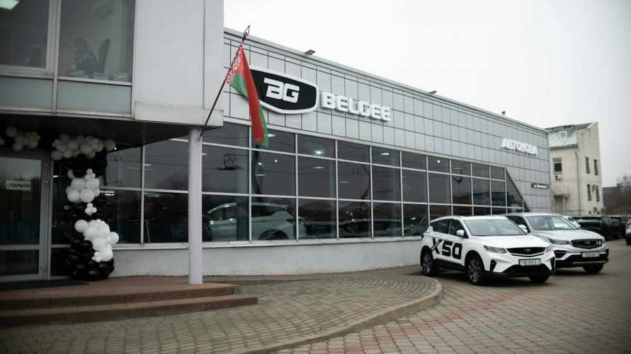 Белорусы ринулись в марте покупать новые автомобили