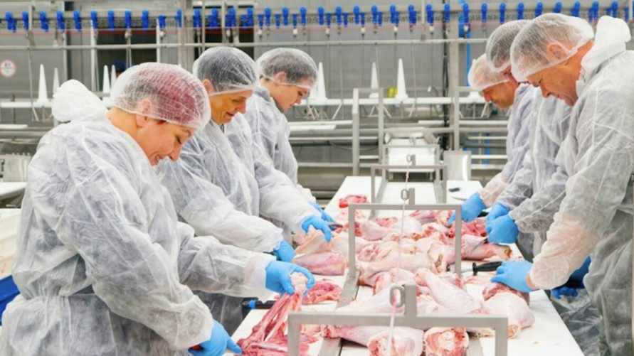 Крупный производитель мяса поглотил другой белорусский мясокомбинат