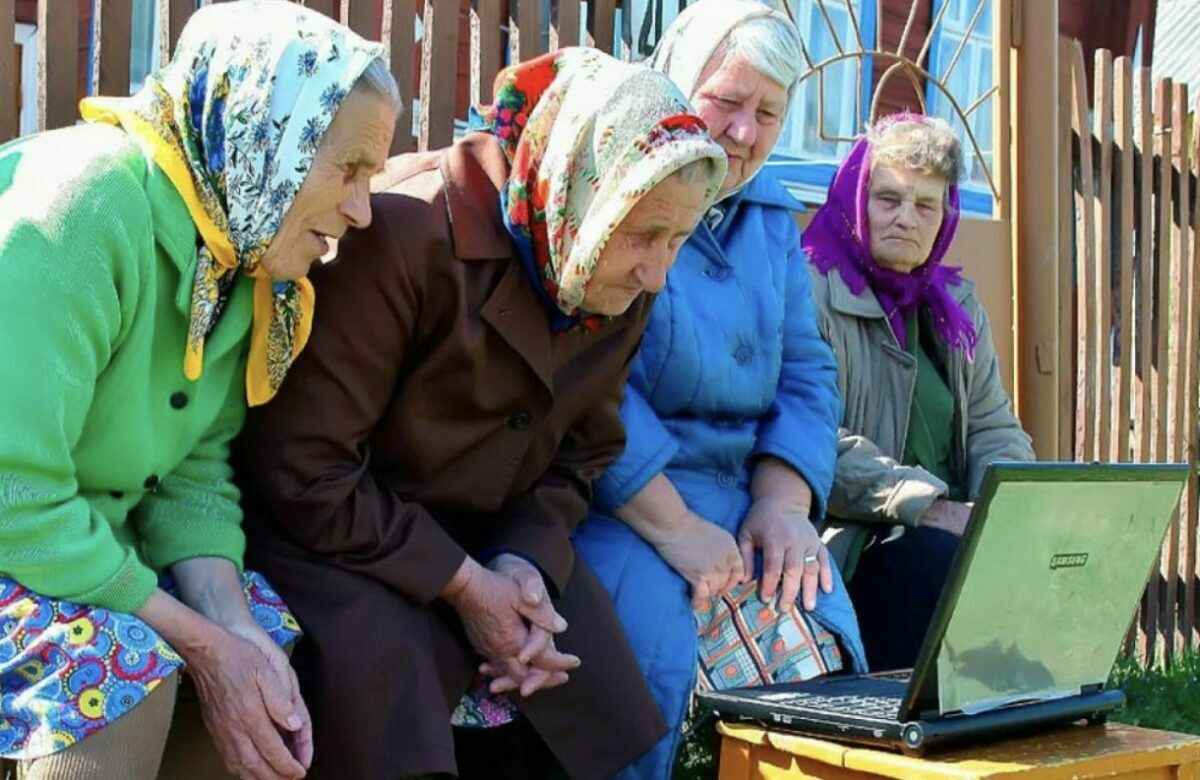 У Белстата спросили об услугах, которые ИП могут оказывать пенсионерам. Что, кроме уборки могил?