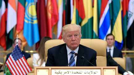 Экс-директор ЦРУ объявил Трампа сумасшедшим. Кто может отстранить от власти?