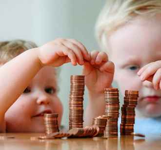 Адвокат объяснила, могут ли белоруски потребовать официальные алименты от мужей