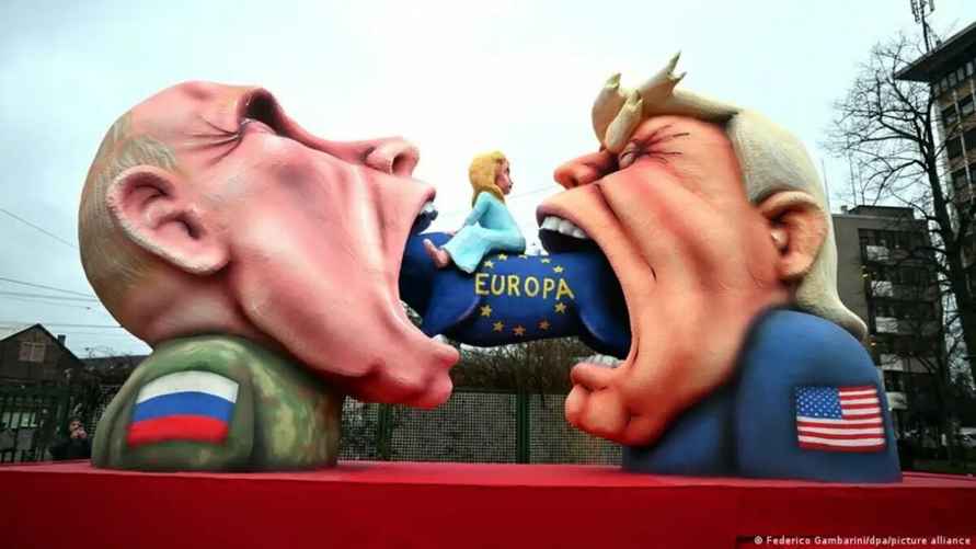 Российский суд приговорил художника из Германии к 8,5 годам колонии за карнавальные платформы