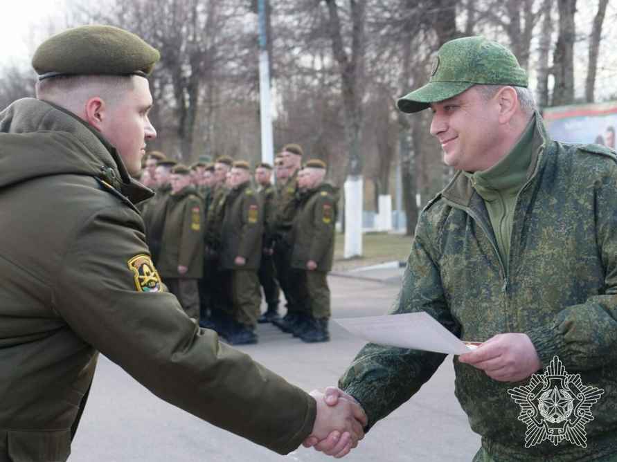 В Беларуси началось увольнение срочников в запас