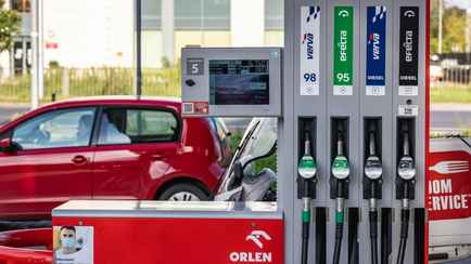 Польша снизила максимальные цены на топливо