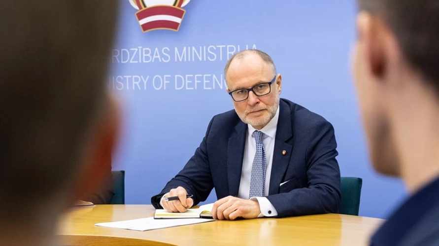 На фото - министр обороны Латвии Андрис Спрудс
